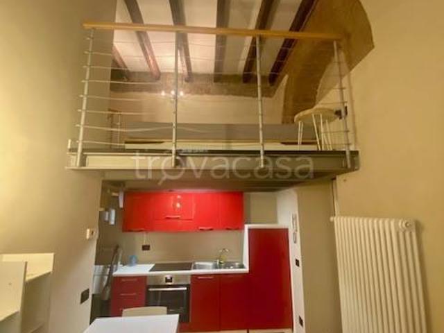 Bilocale in affitto a Milano via Altaguardia, 14, Porta Romana Medaglie d'Oro