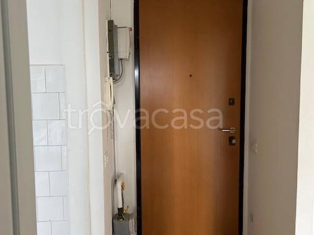 Bilocale in affitto a Milano via Corno di Cavento, 17, San Siro