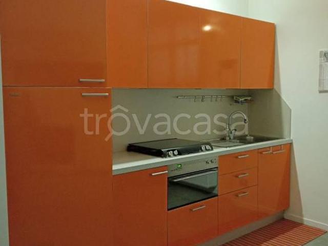 Bilocale in affitto a Milano via Eugenio Carpi, 1, Casoretto