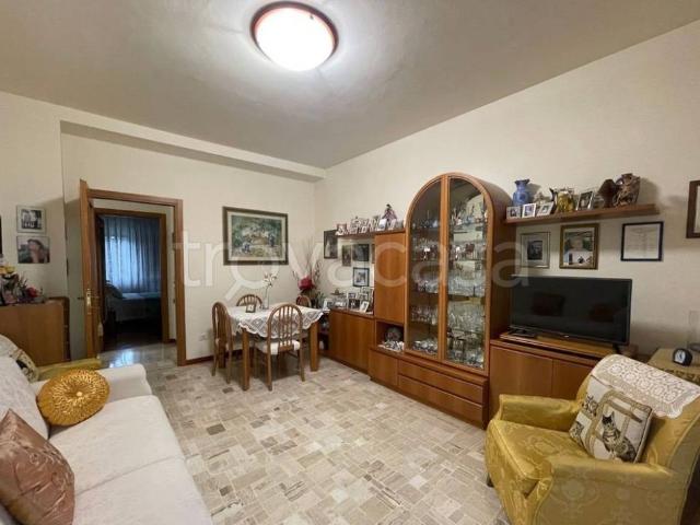 Bilocale in affitto a Paderno Dugnano via Cesare Battisti, 75