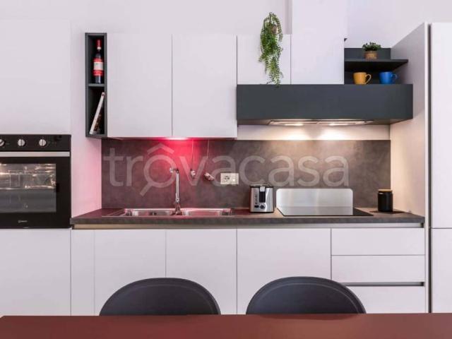 Bilocale in affitto a Roma via Cavour, Colle Oppio