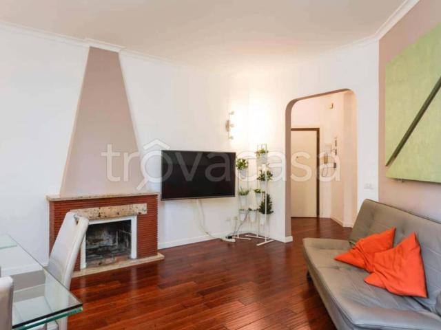 Bilocale in affitto a Roma via Archimede, Euclide