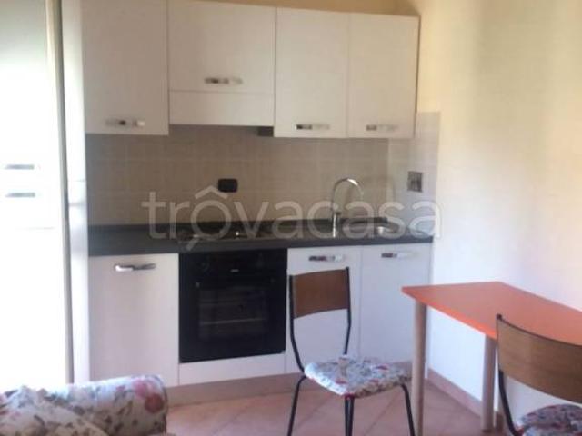 Bilocale in affitto a Roma via Tocco da Casauria, Case Rosse