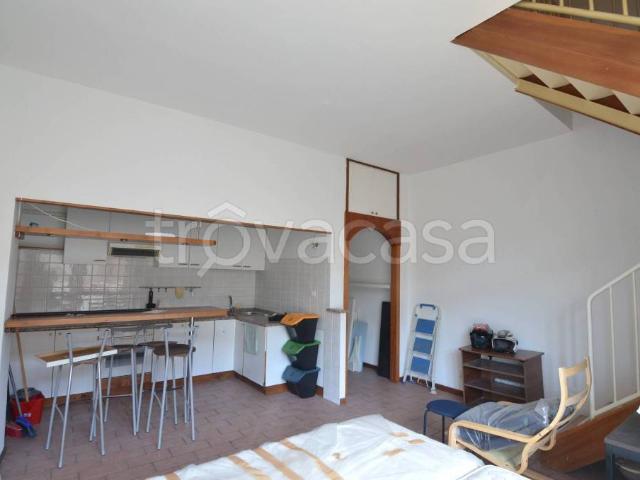 Bilocale in affitto a Roma via Tespi, 224, Axa