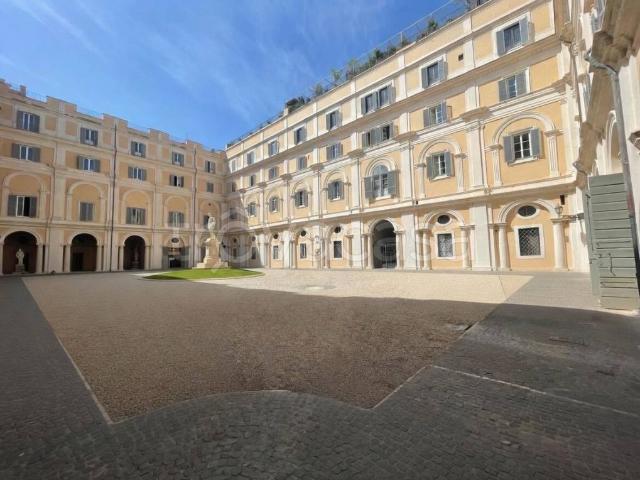 Bilocale in affitto a Roma piazza dei Santi Apostoli, Trevi