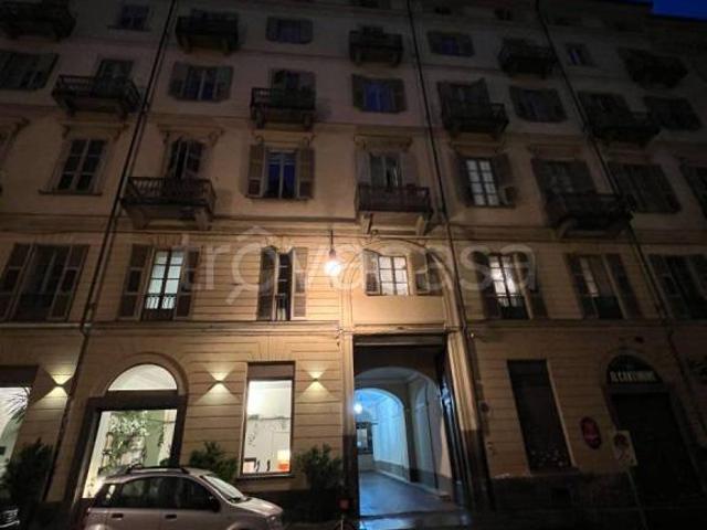Bilocale in affitto a Torino via Maria Vittoria, 45, Via della Rocca