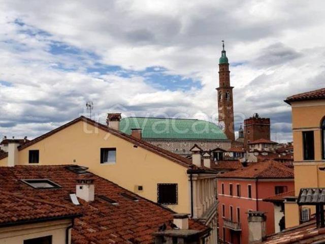 Bilocale in affitto a Vicenza piazza delle Erbe, Centro città