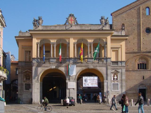 Bilocale Lodi 2 balconi e box auto