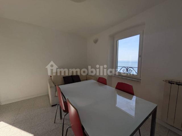 Bilocale ottimo stato, secondo piano, La Serra, Tellaro, Lerici