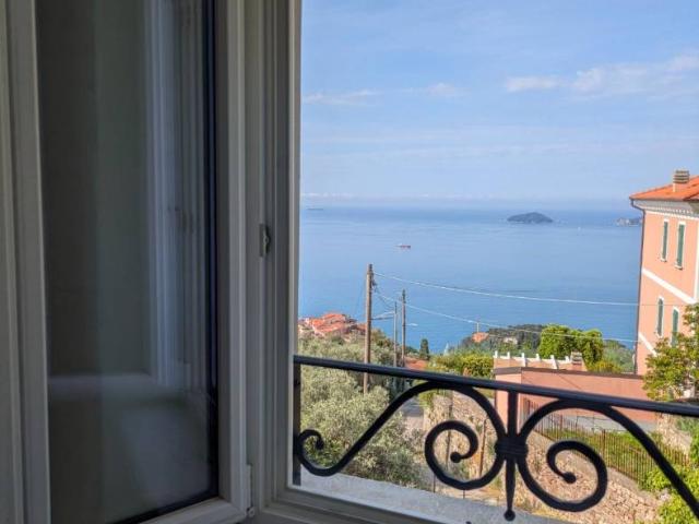 Bilocale ottimo stato, secondo piano, La Serra, Tellaro, Lerici
