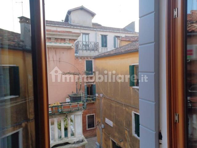 Bilocale ottimo stato, secondo piano, Santa Croce, Venezia