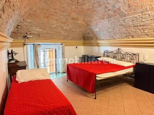 Bilocale ottimo stato, su più livelli, Castiglione Tribunale, Bologna