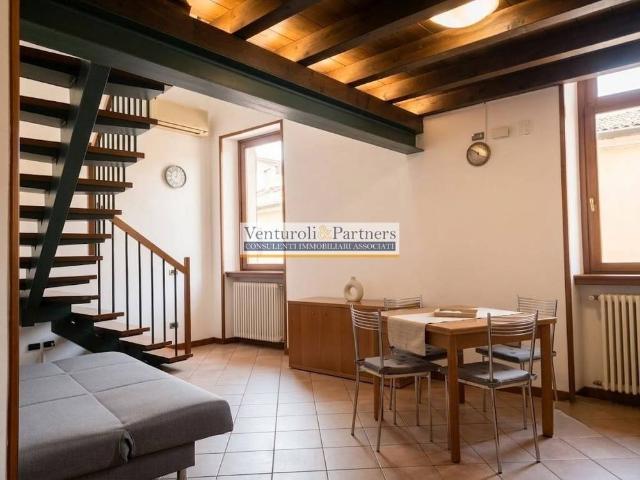 Bilocale ottimo stato, su più livelli, Centro Storico, Desenzano del Garda