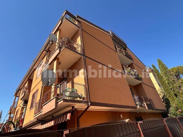 Bilocale ottimo stato, piano terra, Quarto Miglio, Roma