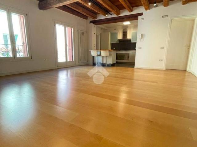 Bilocale ottimo stato, primo piano, Centro, Bassano del Grappa