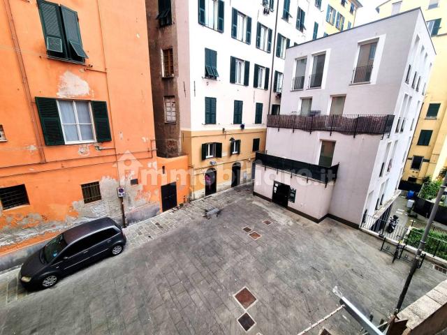 Bilocale ottimo stato, terzo piano, Molo, Genova