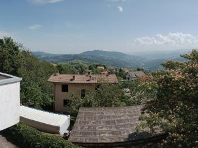 Bilocale panoramico con garage e vista Val Ceno – arredato, pronto da abitare –