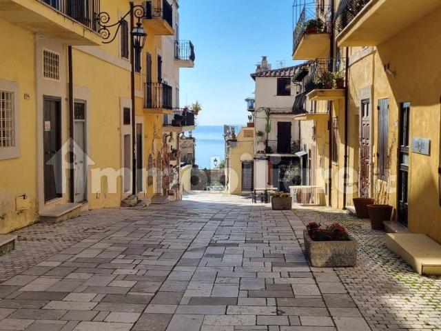 Bilocale piazza Camillo Benso di Cavour, Centro, San Felice Circeo