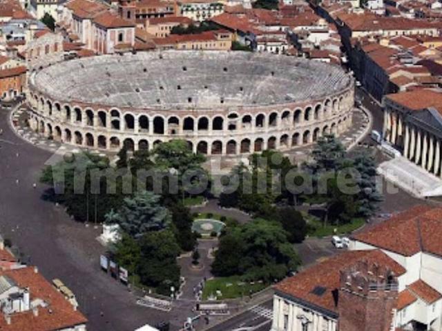Bilocale piazza Bra', Centro Storico, Verona