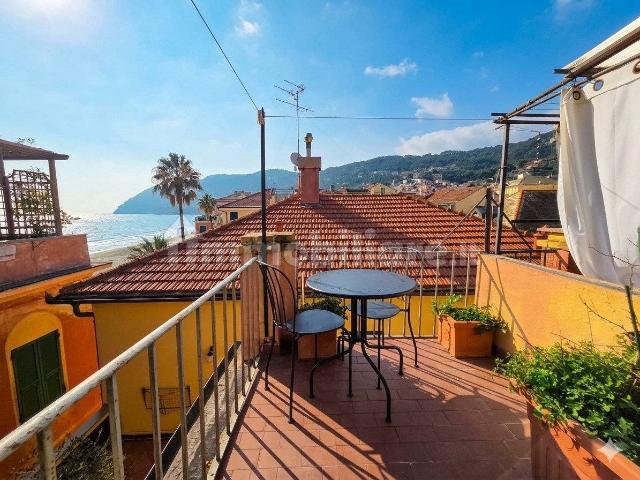 Bilocale piazza Giuseppe Garibaldi, Laigueglia