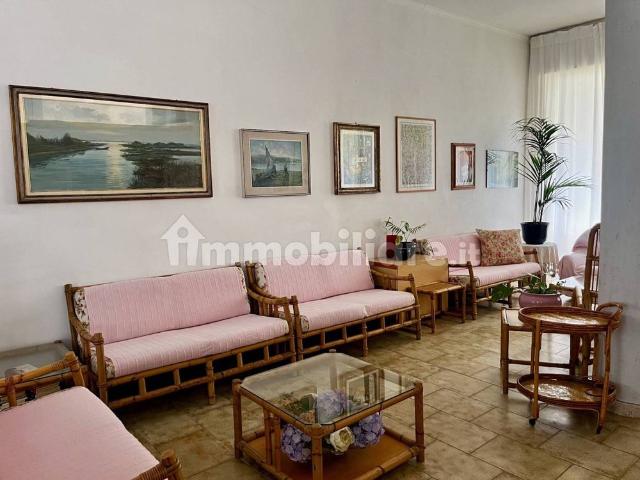 Bilocale piazza Giacomo Puccini 15, Lungomare, Viareggio