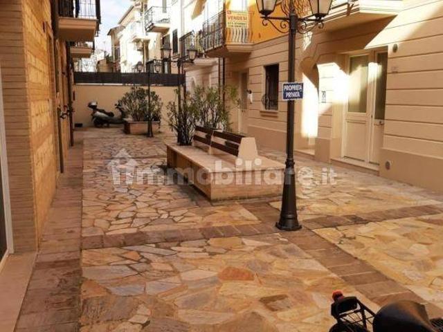 Bilocale piazza Fratelli Bandiera 5, Centro, Porto Recanati