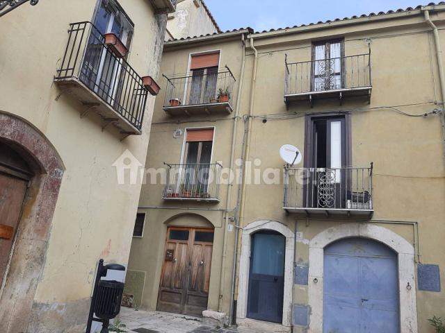 Bilocale piazza San Felice 2, Centro, Isernia