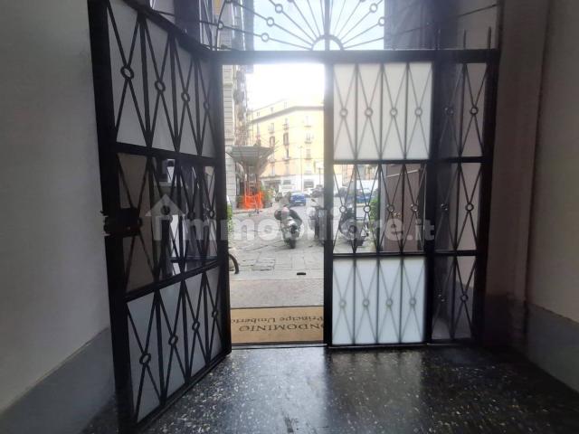 Bilocale piazza Principe Umberto 4, Tribunali, Napoli