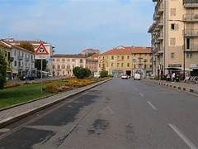 Bilocale piazza rivoli 400 euro libero subito