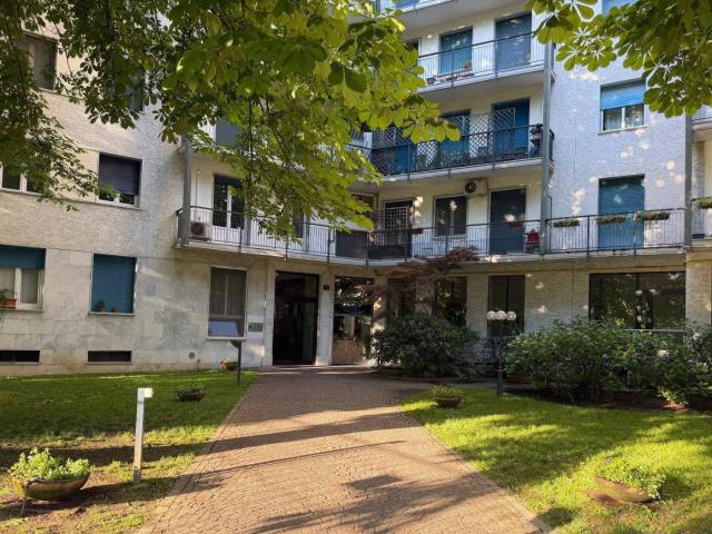 Bilocale piazzale Giovanni delle Bande Nere 7, Bande Nere, Milano