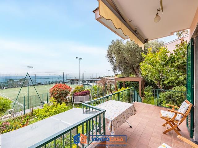 Bilocale Ristrutturato Con Ampio Cortile Privato Dependance 80m² Varazze