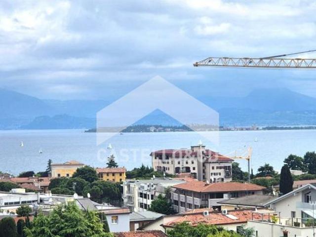 Bilocale RISTRUTTURATO vista lago!