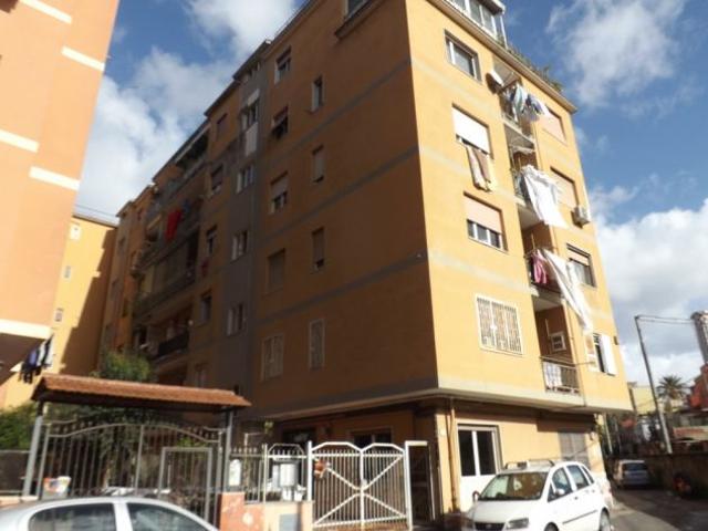 BILOCALE RISTRUTTURATO ZONA BAGNOLI