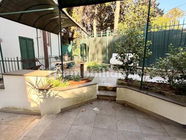 Bilocale salita Dinegro 5, Centro Città, Genova