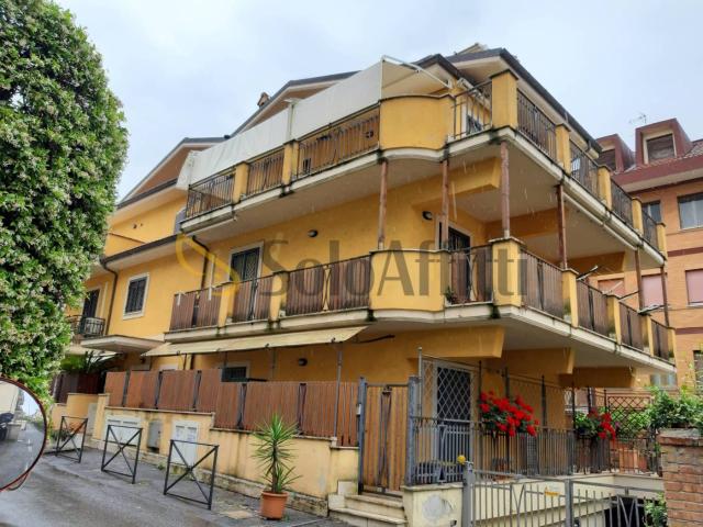 Bilocale Sentiero delle Mimose 30, Centro, Grottaferrata
