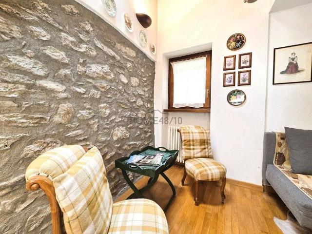 Bilocale Strada Dolonne Courmayeur 5, Centro, Courmayeur