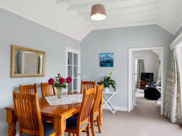 BIRDLINGS FLAT 3 BEDROOMS, 1 BATHROOM, 2 LIVING