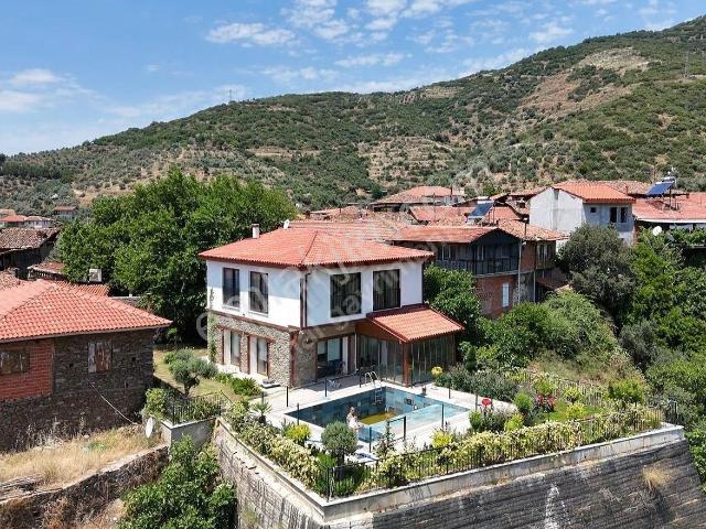 Birgi'de Hem Ultra Lüx,hem Otantik Havuzlu Müstakil