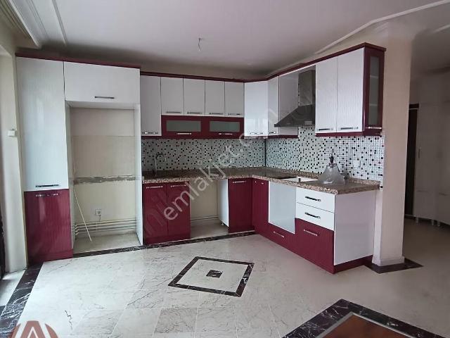 Birlik Mahallesi 450.cad.yakını, Katta, 4+1, Kiralık Daire.