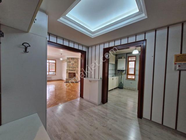 Birlik Mahallesi 435. Cadde Üzerinde Full Mobilyalı 3+1 Kiralık Daire.