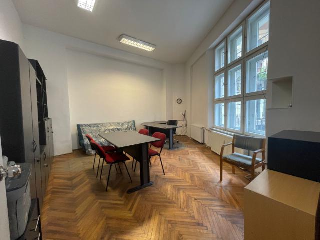 Birou de inchiriat ultracentral Arad – gata pentru activitate