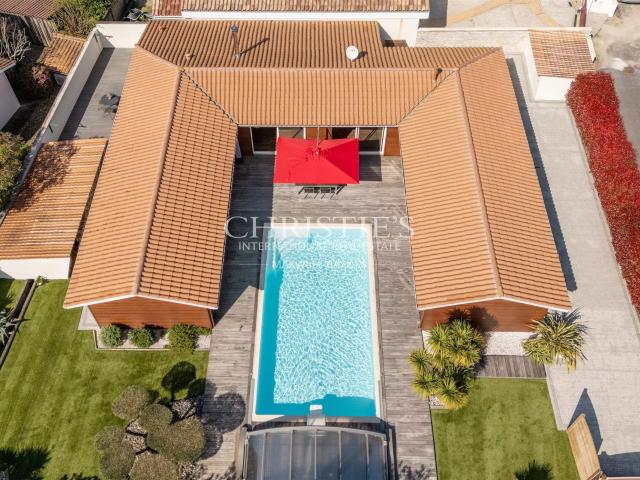 Biscarrosse: Villa d’architecte ossature bois avec piscine. 179m² Biscarrosse