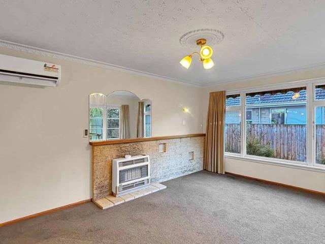 BISHOPDALE THREE BEDROOMS, HEATPUMP, GARAGE