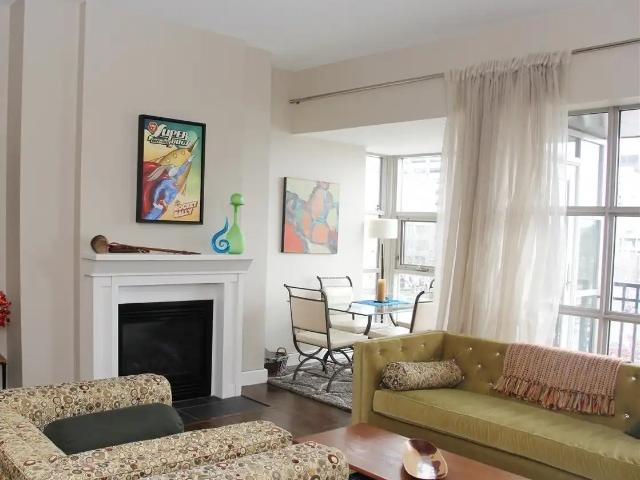 Bishops Landing Popular Apartment!