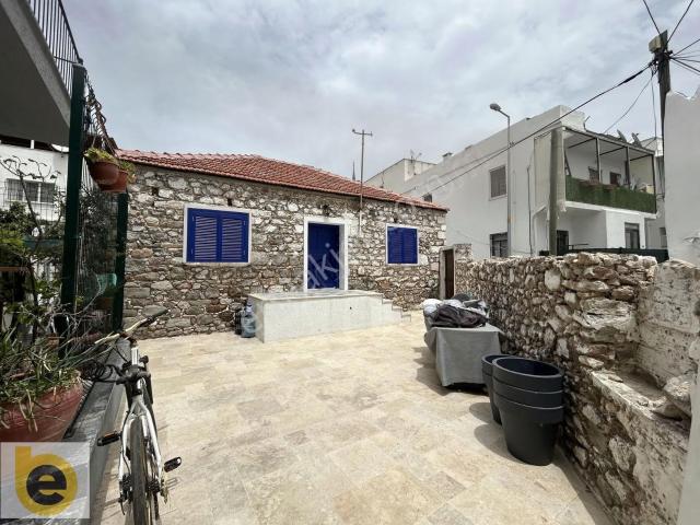 Bitez Köy İçinde Geniş Avlulu 2+1 Kiralık Müstakil Taş Ev