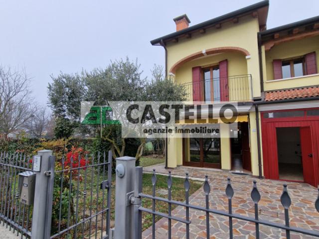 Bi/Tri/Quadrifamiliare in Vendita a Campodarsego