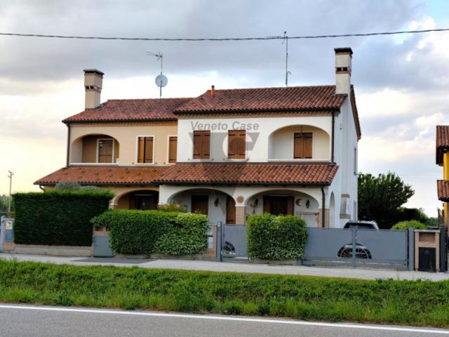 Bi/Tri/Quadrifamiliare in Vendita a Camponogara