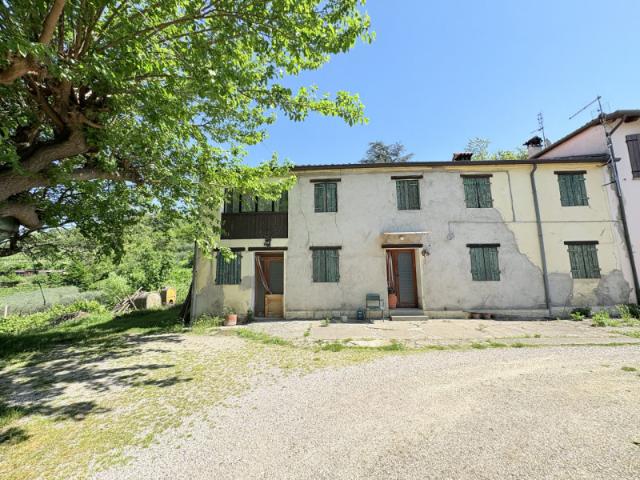 Bi/Tri/Quadrifamiliare in Vendita a Cinto Euganeo