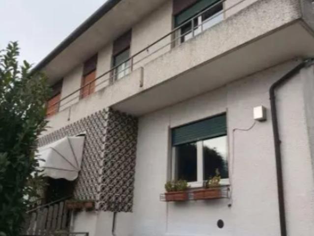 Bi/Tri/Quadrifamiliare in Vendita a Fara Vicentino