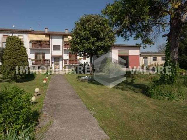 Bi/Tri/Quadrifamiliare in Vendita a Nogarole Rocca